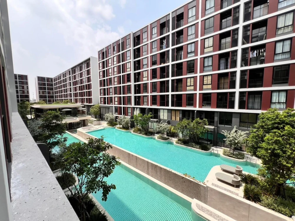 For rent: NUE CORE KHU KHOT STATION ~Modern Luxury~ Luxuriously decorated room with pool view. Book now!