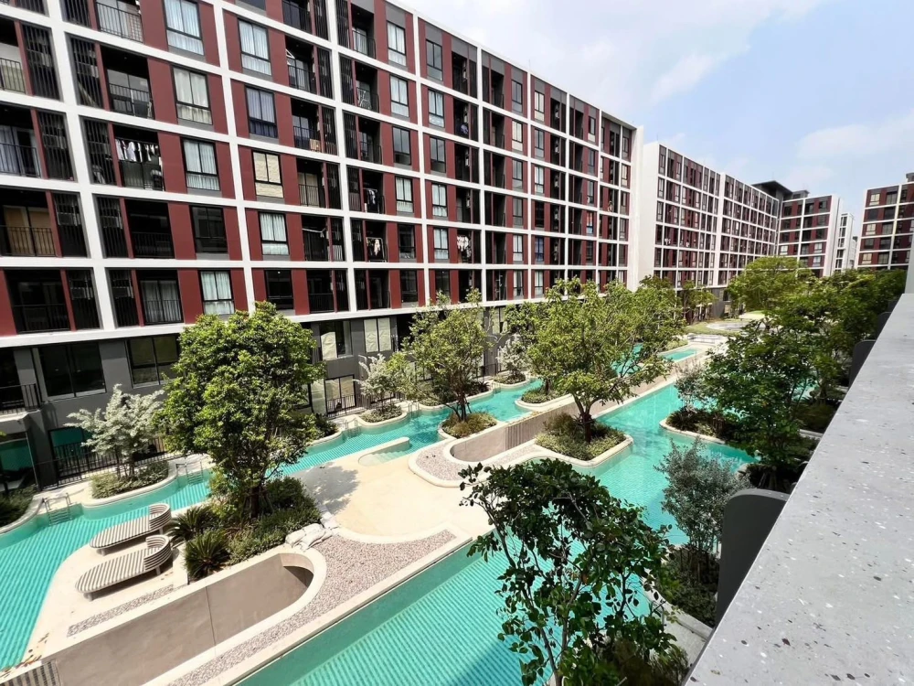 For rent: NUE CORE KHU KHOT STATION ~Modern Luxury~ Luxuriously decorated room with pool view. Book now!
