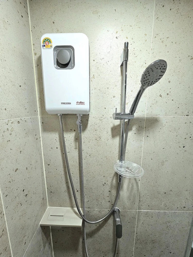 For rent: Nue Core Khu Khot Station, 3rd floor, pool view, fully furnished, book now, don't miss out.