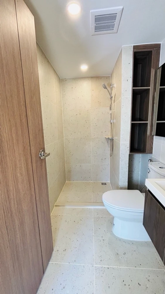 For rent: Nue Core Khu Khot Station, 7th floor, pool view, fully furnished, ready to move in. Book now!