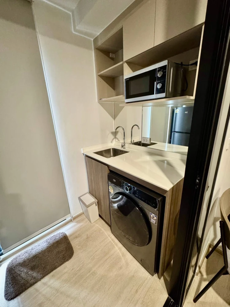 For rent: Nue Core Khu Khot Station, 8th floor, pool view, nice room, fully furnished, hurry and book now.