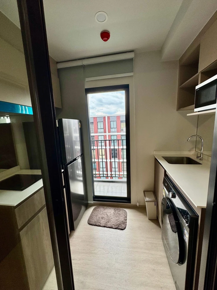 For rent: Nue Core Khu Khot Station, 8th floor, pool view, nice room, fully furnished, hurry and book now.