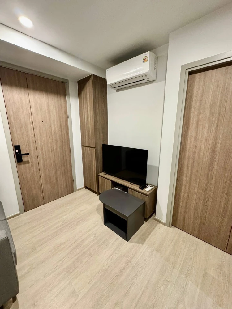 For rent: Nue Core Khu Khot Station, 8th floor, pool view, nice room, fully furnished, hurry and book now.