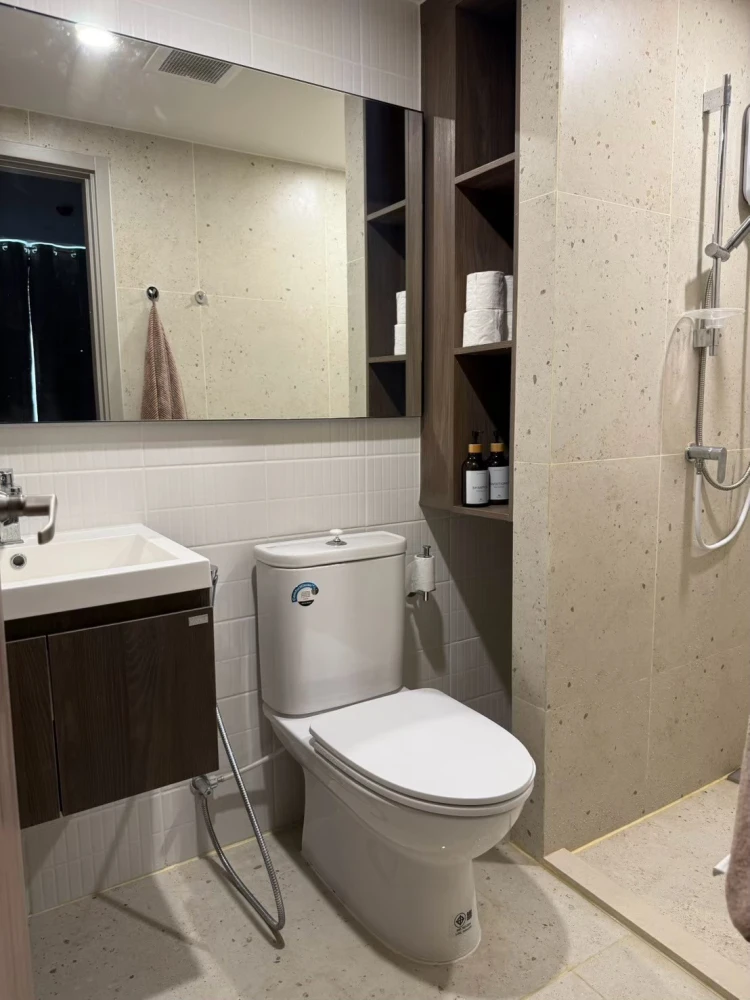 For rent: Nue Core Khu Khot Station, pool view, great atmosphere, beautifully built-in furnishings. Interested? Check it out!