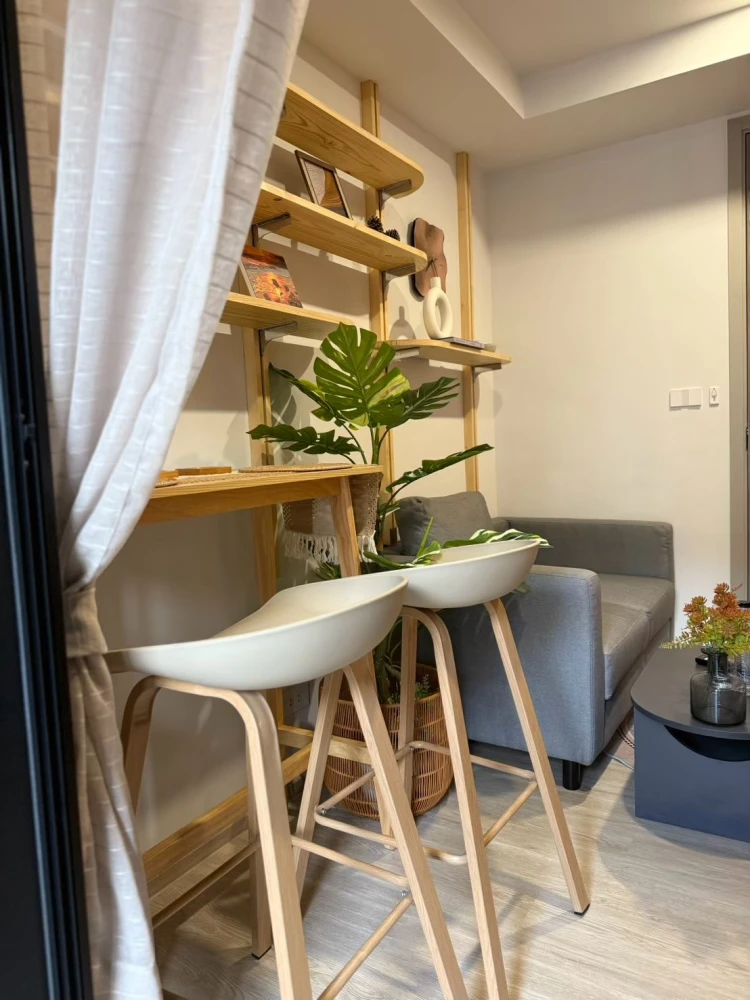 For rent: Nue Core Khu Khot Station, pool view, great atmosphere, beautifully built-in furnishings. Interested? Check it out!