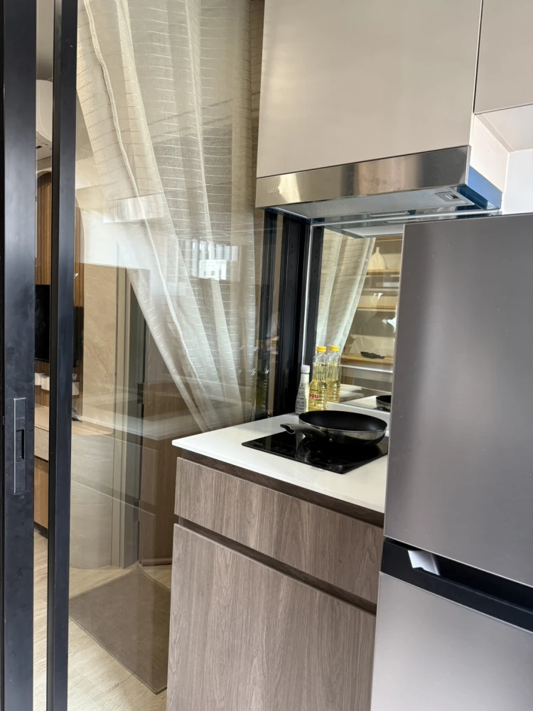 For rent: Nue Core Khu Khot Station, pool view, great atmosphere, beautifully built-in furnishings. Interested? Check it out!