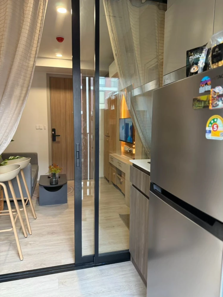 For rent: Nue Core Khu Khot Station, pool view, great atmosphere, beautifully built-in furnishings. Interested? Check it out!