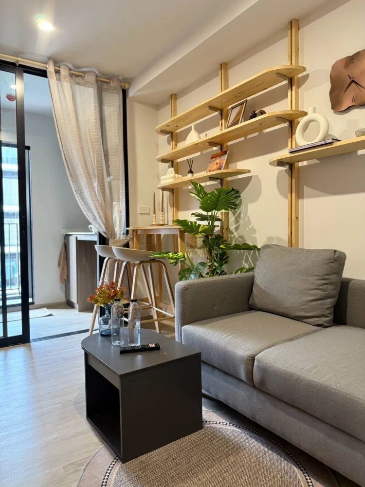 For rent: Nue Core Khu Khot Station, pool view, great atmosphere, beautifully built-in furnishings. Interested? Check it out!