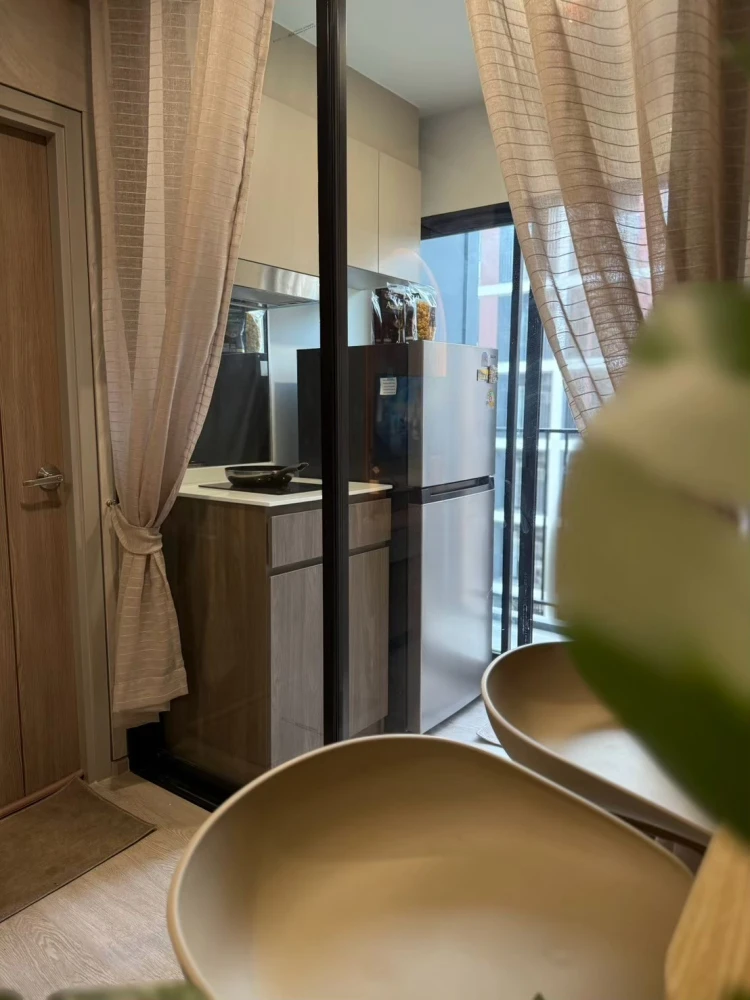 For rent: Nue Core Khu Khot Station, pool view, great atmosphere, beautifully built-in furnishings. Interested? Check it out!