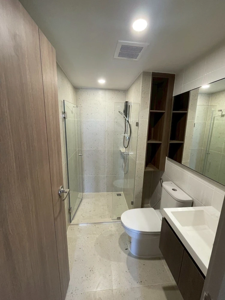 For rent: Nue Core Khu Khot Station studio apartment with high-quality built-in furniture and unobstructed view. Book now!