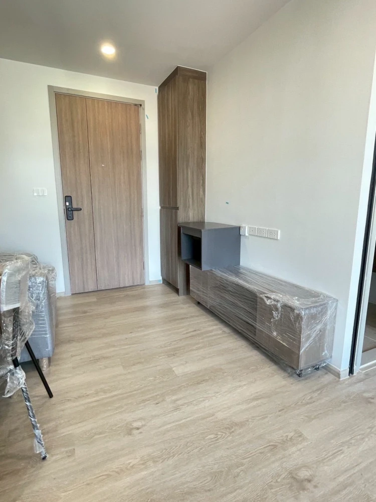 For rent: Nue Core Khu Khot Station studio apartment with high-quality built-in furniture and unobstructed view. Book now!