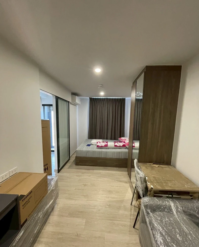 For rent: Nue Core Khu Khot Station studio apartment with high-quality built-in furniture and unobstructed view. Book now!