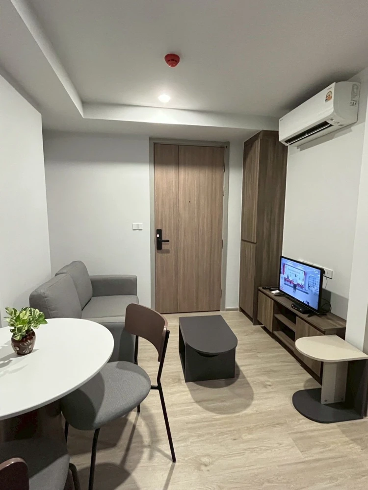 For rent: Nue Core Khu Khot Station, fully furnished + appliances, separate kitchen, quiet corner room, must arrange.
