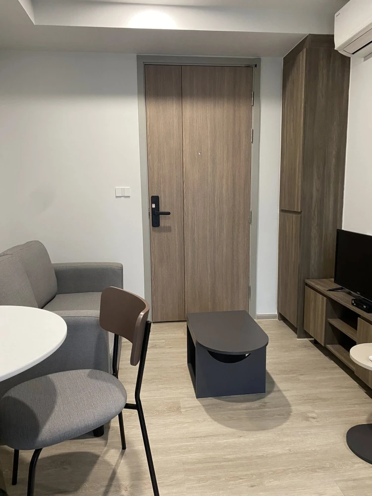 For rent: Nue Core Khu Khot Station, fully furnished + appliances, separate kitchen, quiet corner room, must arrange.