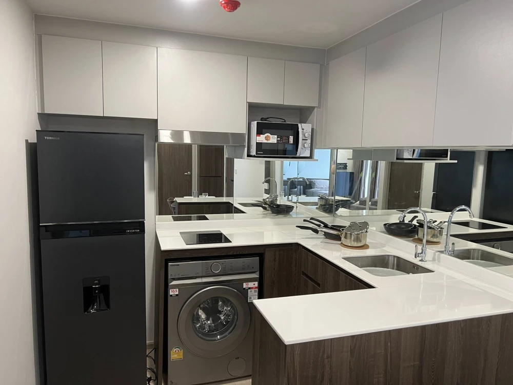 For rent: Nue Cross Khu Khot Station, 4th floor, corner room, swimming pool view, fully furnished, ready to move in, reserve now
