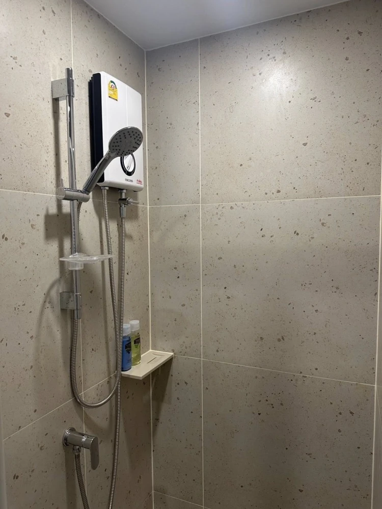 For rent: Nue Cross Khu Khot Station, 4th floor, corner room, swimming pool view, fully furnished, ready to move in, reserve now