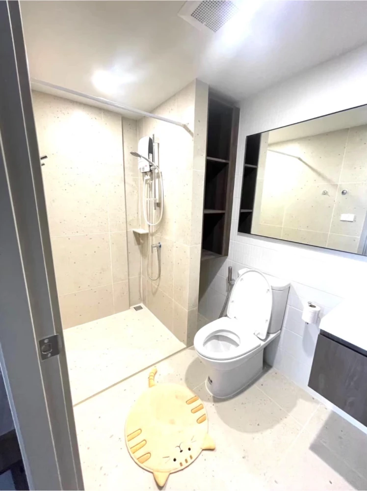 For rent: Nue Cross Khu Khot Station, 4th floor, Building A, corner room, balcony facing north, not hot, private, reserve now.