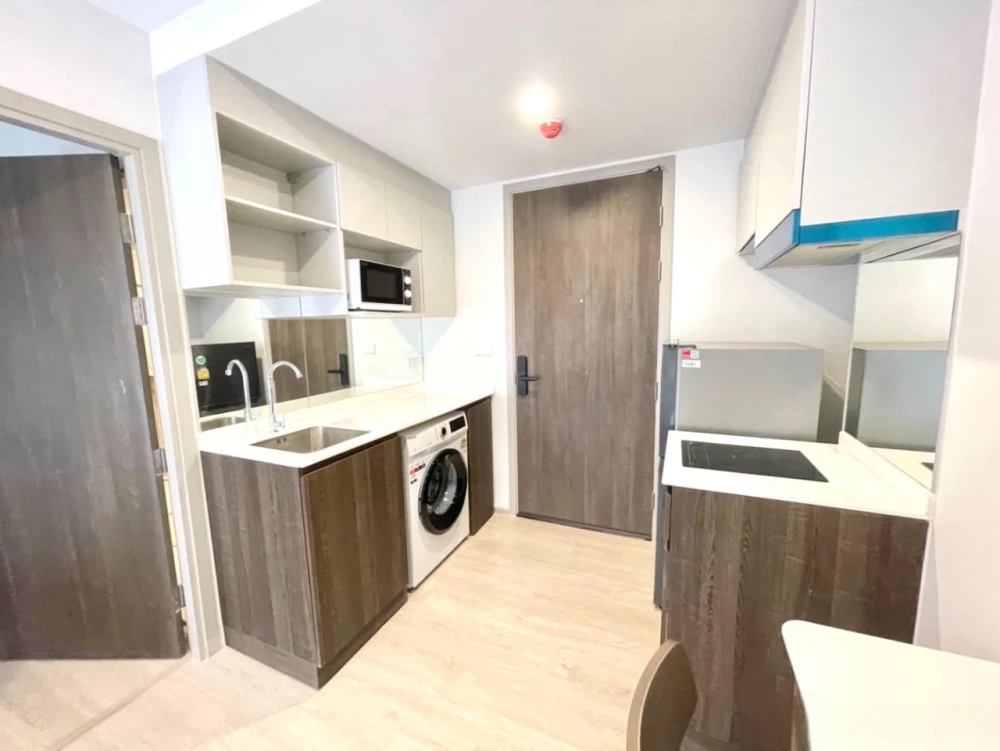 For rent: Nue Cross Khu Khot Station, 4th floor, Building A, corner room, balcony facing north, not hot, private, reserve now.