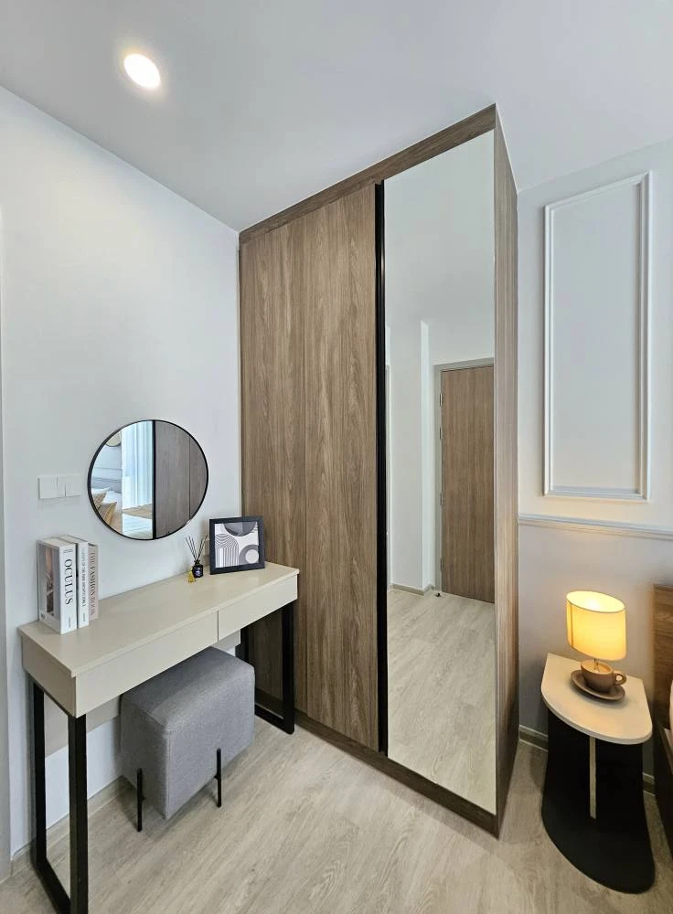 For rent: Nue Cross Khu Khot Station, 5th floor, pool view, beautiful room, fully furnished, nice to live in, book now.