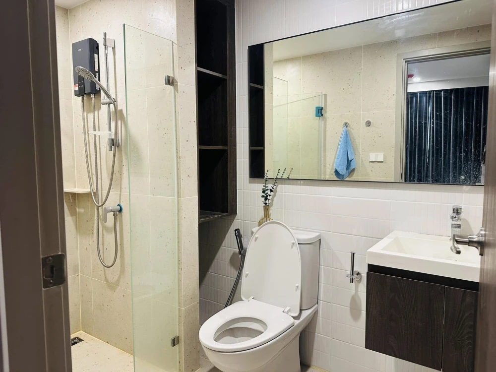 For rent: Nue Cross Khu Khot Station, 5th floor, fully furnished room, ready to move in, reserve now, hurry!