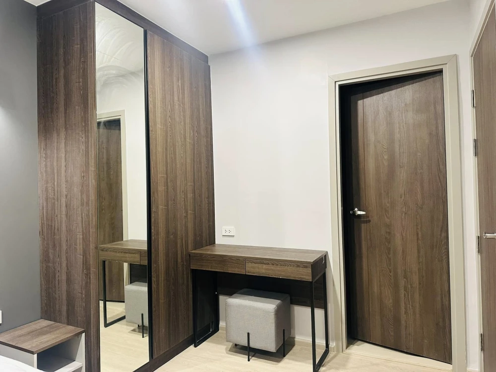 For rent: Nue Cross Khu Khot Station, 5th floor, fully furnished room, ready to move in, reserve now, hurry!