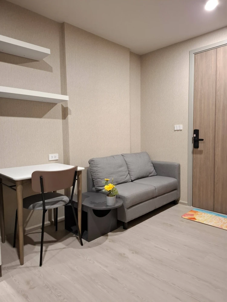Apartment for rent near Nue Cross Khu Khot Station, garden view, fully furnished. Book now!