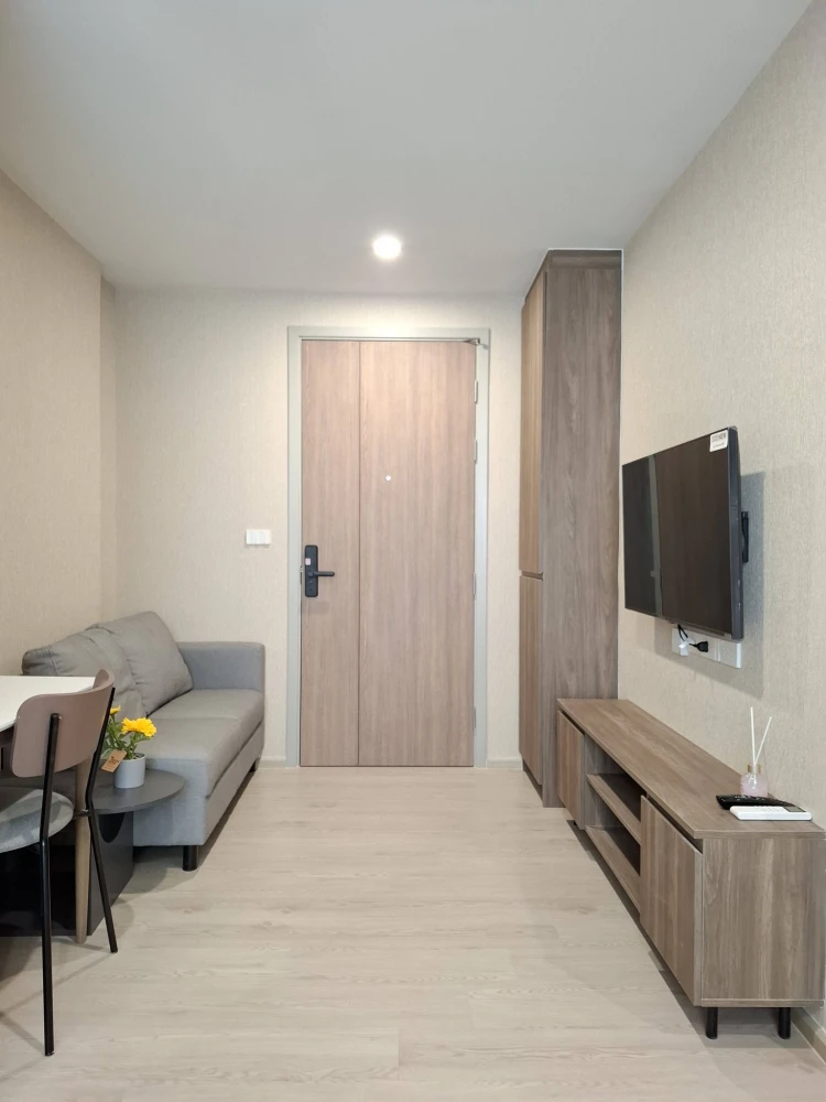 Apartment for rent near Nue Cross Khu Khot Station, garden view, fully furnished. Book now!