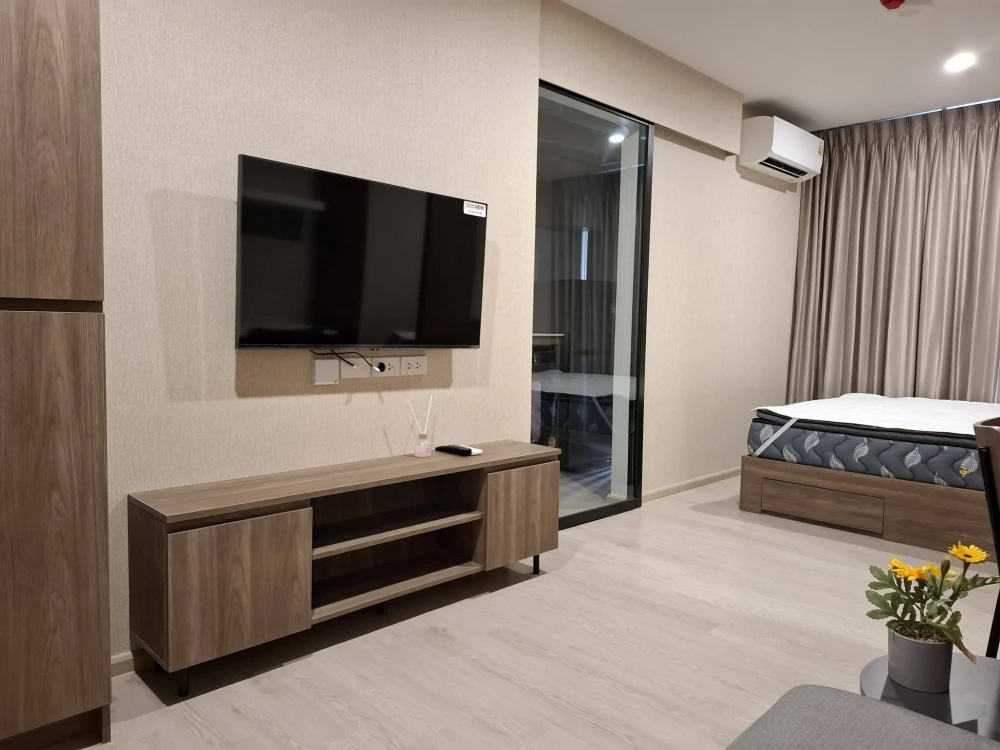 Apartment for rent near Nue Cross Khu Khot Station, garden view, fully furnished. Book now!