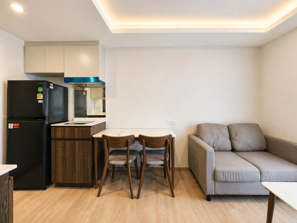For rent: Nue Cross Khu Khot Station, 5th floor unit. Great location, convenient transportation, fully furnished. Don't miss out!
