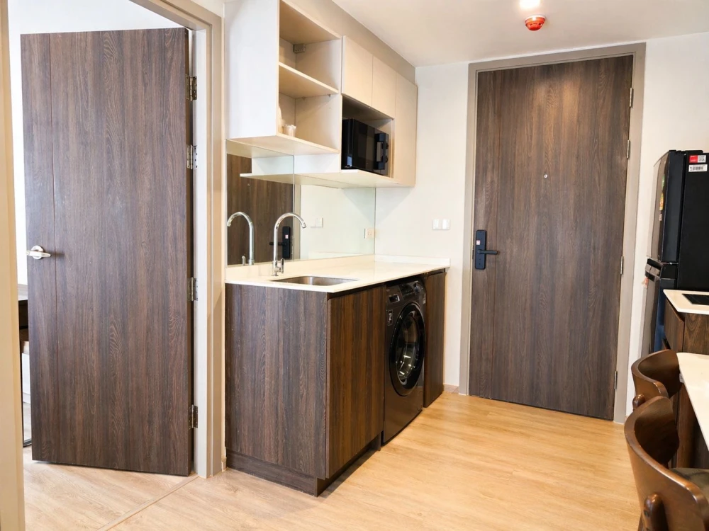 For rent: Nue Cross Khu Khot Station, 5th floor unit. Great location, convenient transportation, fully furnished. Don't miss out!