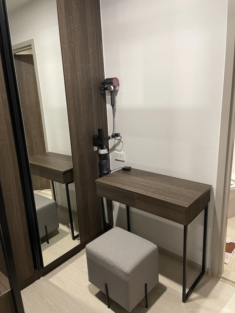 Rooms for rent near Nue Cross Khu Khot Station. Nice and affordable, fully furnished, spacious. Book now! Don't miss out!!!!
