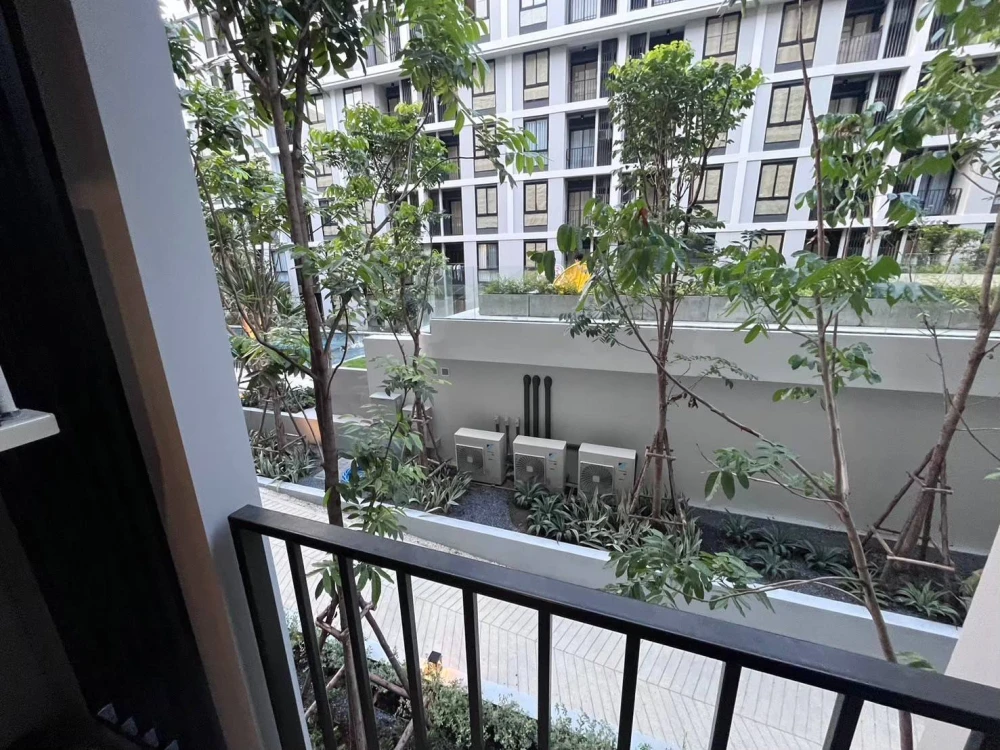 For rent: Nue Cross Khu Khot Station corner unit, offering privacy and a pool view. Fully furnished. Book now!