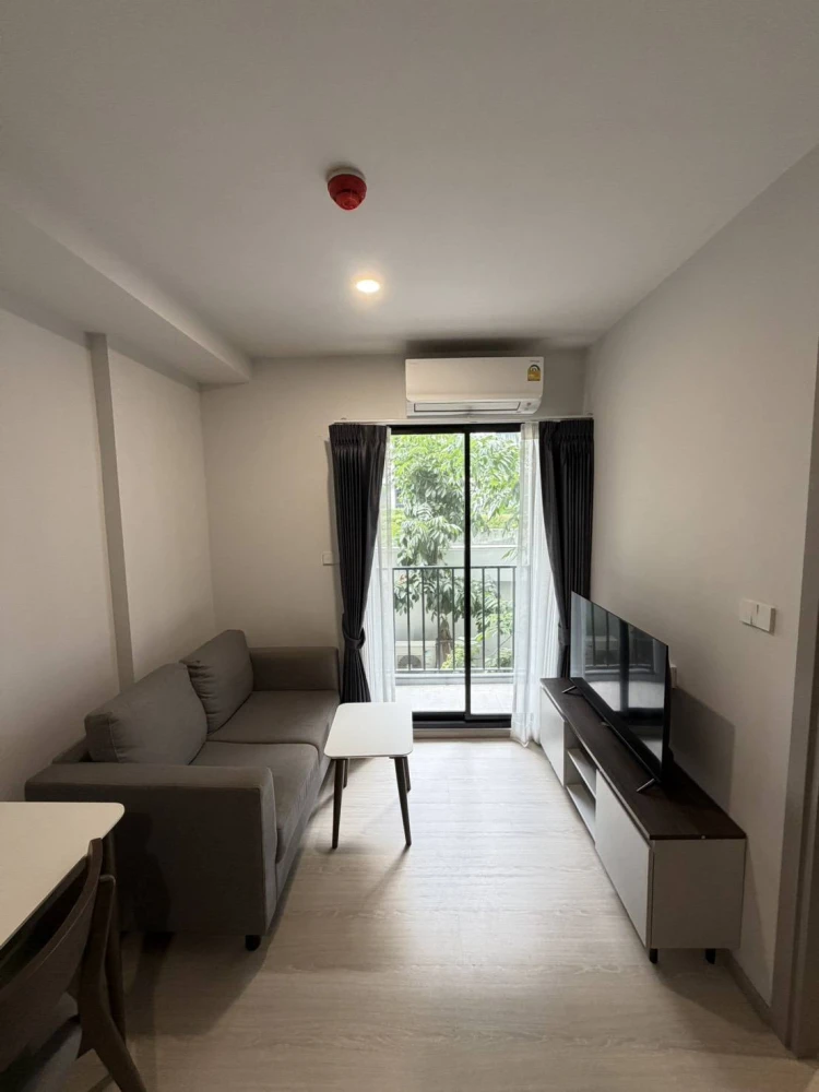 For rent: Nue Cross Khu Khot Station corner unit, offering privacy and a pool view. Fully furnished. Book now!