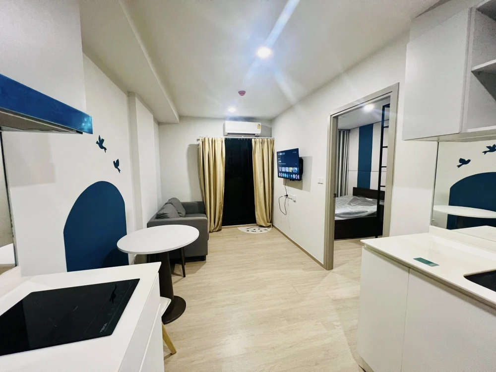 For rent: Nue Cross Khu Khot Station. Separate kitchen area, large room, spacious, beautiful pool view, enjoy the refreshing sound of the water every
