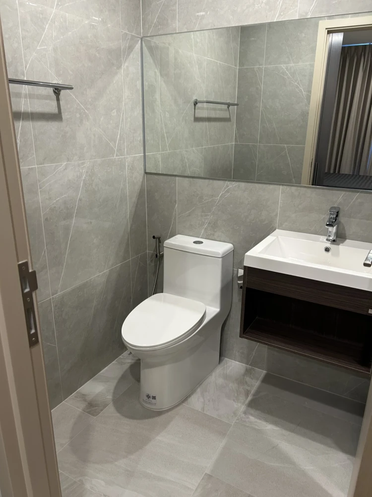 For rent: Nue District R9, a luxury condo in the heart of Rama 9. Fully furnished and equipped with appliances. Ready to move in immediately.