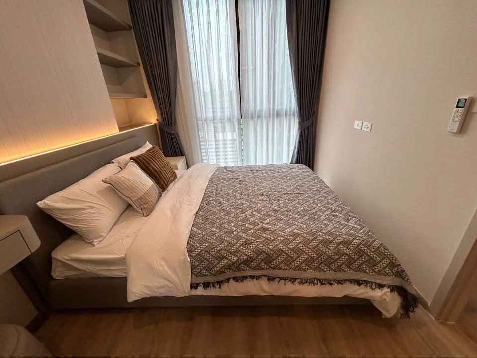 For rent: Nue District R9, corner unit with beautiful view, wallpapered throughout, fully furnished. Just bring your bags and move in!