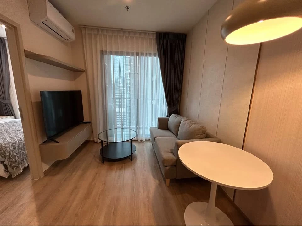 For rent: Nue District R9, corner unit with beautiful view, wallpapered throughout, fully furnished. Just bring your bags and move in!