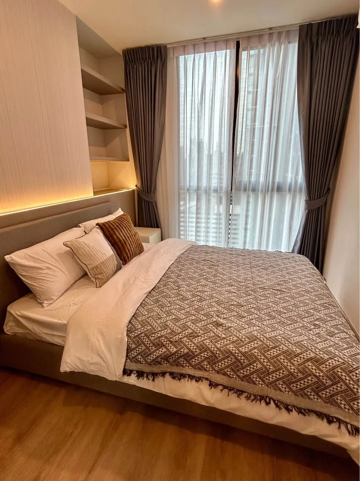 For rent: Nue District R9, corner unit with beautiful view, wallpapered throughout, fully furnished. Just bring your bags and move in!