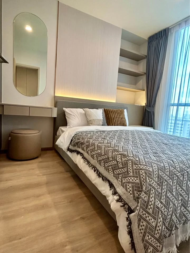 For rent: Nue District R9, corner unit with beautiful view, wallpapered throughout, fully furnished. Just bring your bags and move in!