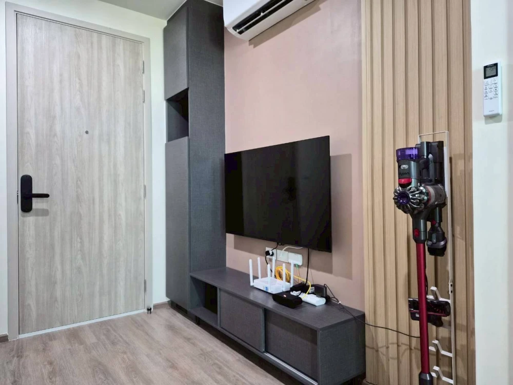 For rent: Nue District R9. No need to worry about the heat; 3M Ceramic film installed on all windows. Beautiful brown-toned interior. Don't miss out!