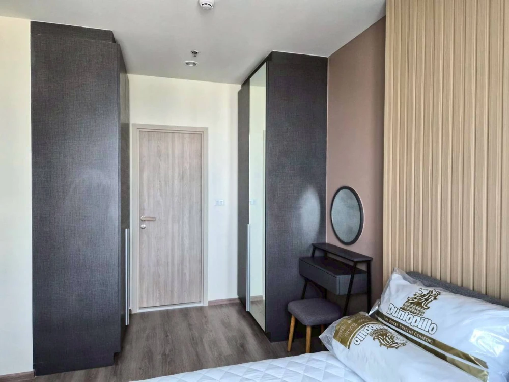 For rent: Nue District R9. No need to worry about the heat; 3M Ceramic film installed on all windows. Beautiful brown-toned interior. Don't miss out!
