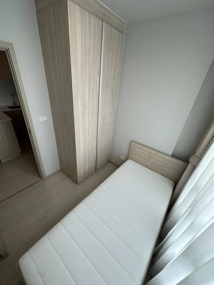 For rent: Nue Mega Plus Bangna, 2 bedrooms, very high floor, beautiful city view, fully furnished + appliances, ready to move in immediately.