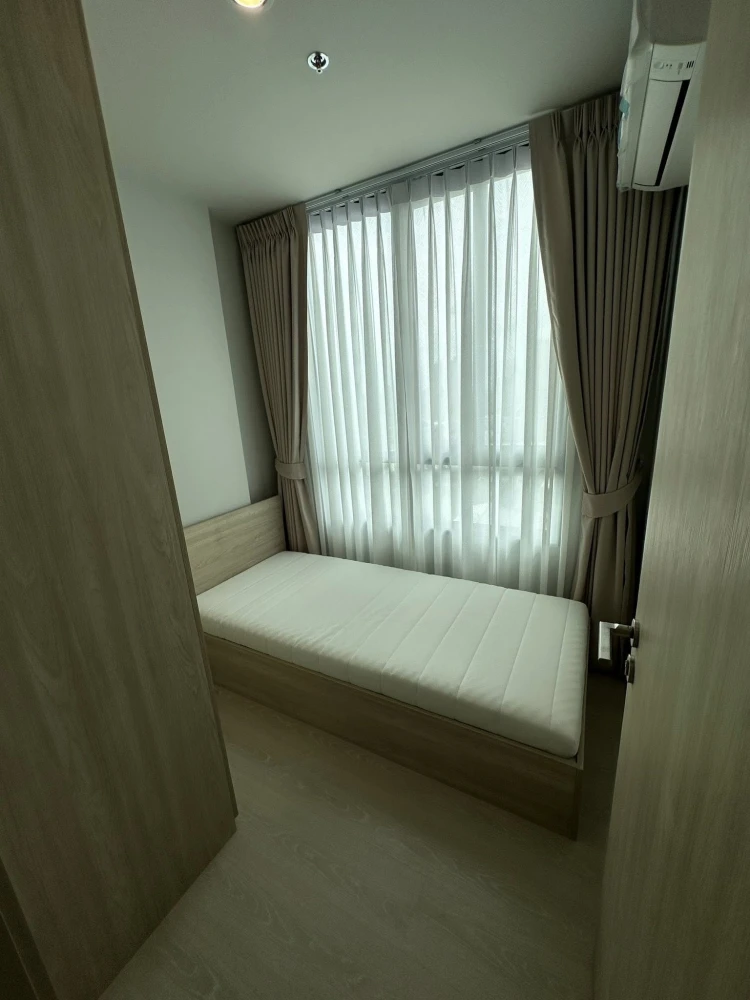 For rent: Nue Mega Plus Bangna, 2 bedrooms, very high floor, beautiful city view, fully furnished + appliances, ready to move in immediately.