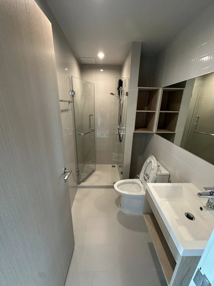 For rent: Nue Mega Plus Bangna, 2 bedrooms, very high floor, beautiful city view, fully furnished + appliances, ready to move in immediately.
