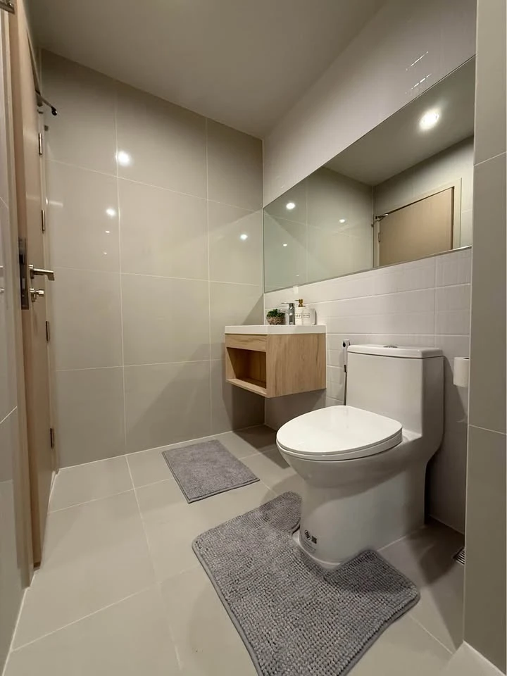 For rent: Nue Mega Plus Bangna, very good location, not hot all day, very high floor, beautiful view, can't miss it.