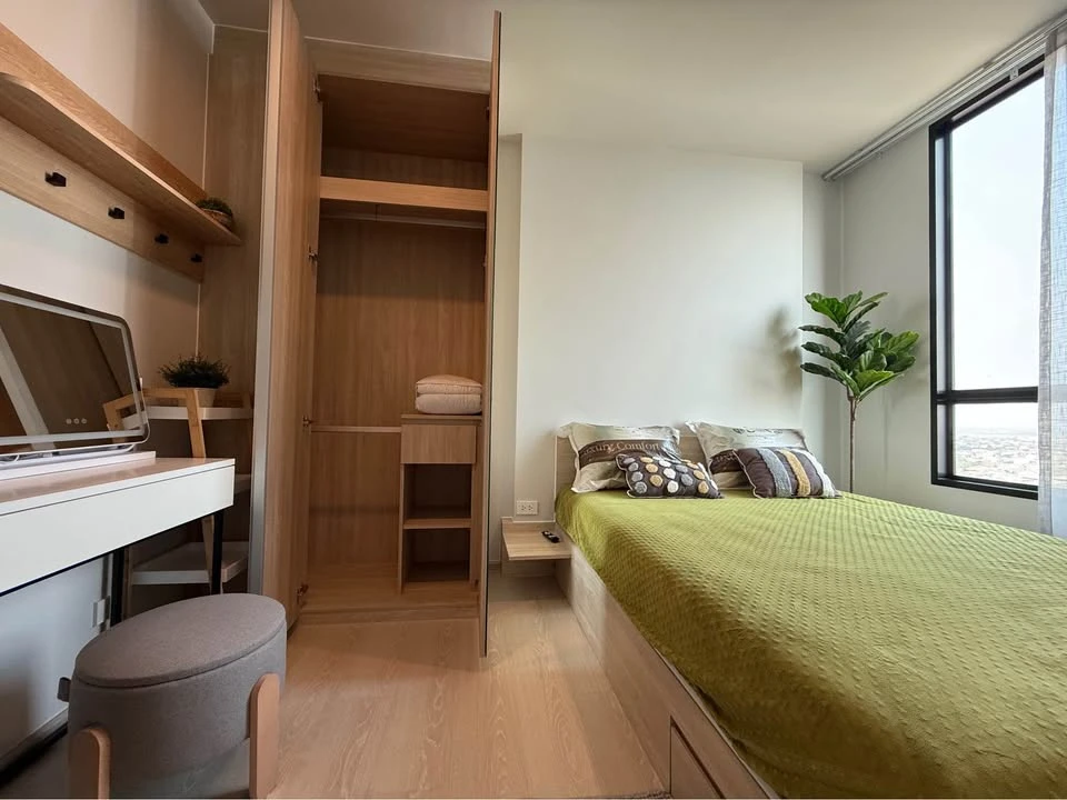 For rent: Nue Mega Plus Bangna, very good location, not hot all day, very high floor, beautiful view, can't miss it.