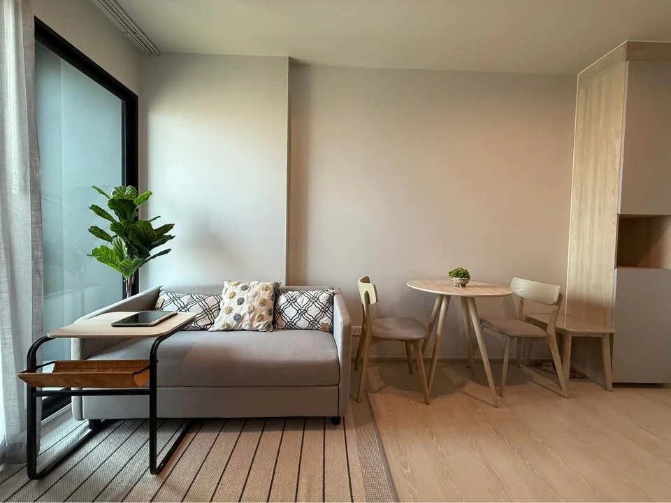 For rent: Nue Mega Plus Bangna, very good location, not hot all day, very high floor, beautiful view, can't miss it.