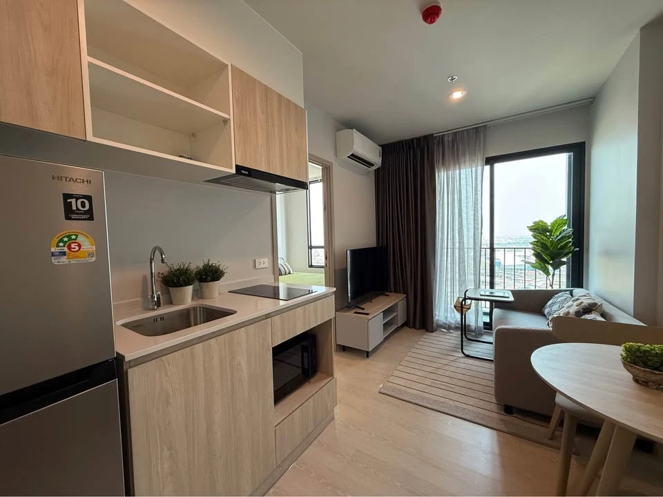 For rent: Nue Mega Plus Bangna, very good location, not hot all day, very high floor, beautiful view, can't miss it.