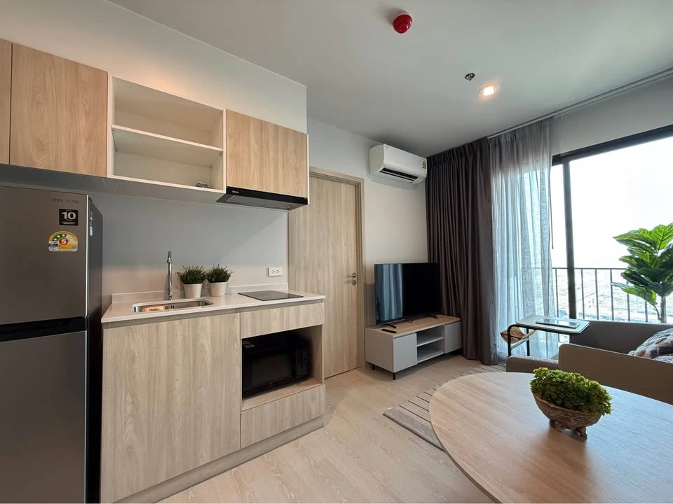 For rent: Nue Mega Plus Bangna, very good location, not hot all day, very high floor, beautiful view, can't miss it.