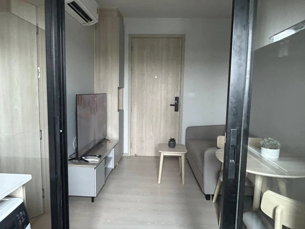 For rent: Nue Mega Plus Bangna, a nice room, complete with furniture and appliances, just come and move in.